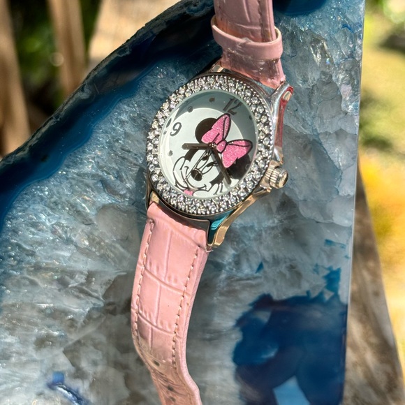 A Pink Minnie Mouse with a Pink Bow Watch - Picture 8 of 10